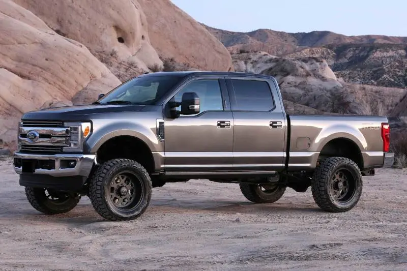 Fabtech 4" Basic Lift System With Performance Shocks For 2017–2021 Ford F-250/F-350 4Wd Gas Models 2